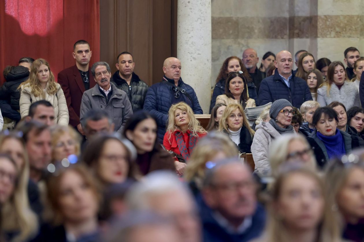 [FOTO] Zadarski nadbiskup Milan Zgrablić predvodio je svečano Božićno misno slavlje