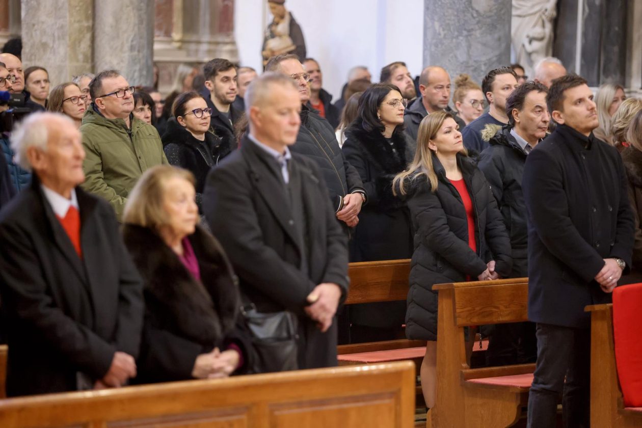 [FOTO] Zadarski nadbiskup Milan Zgrablić predvodio je svečano Božićno misno slavlje
