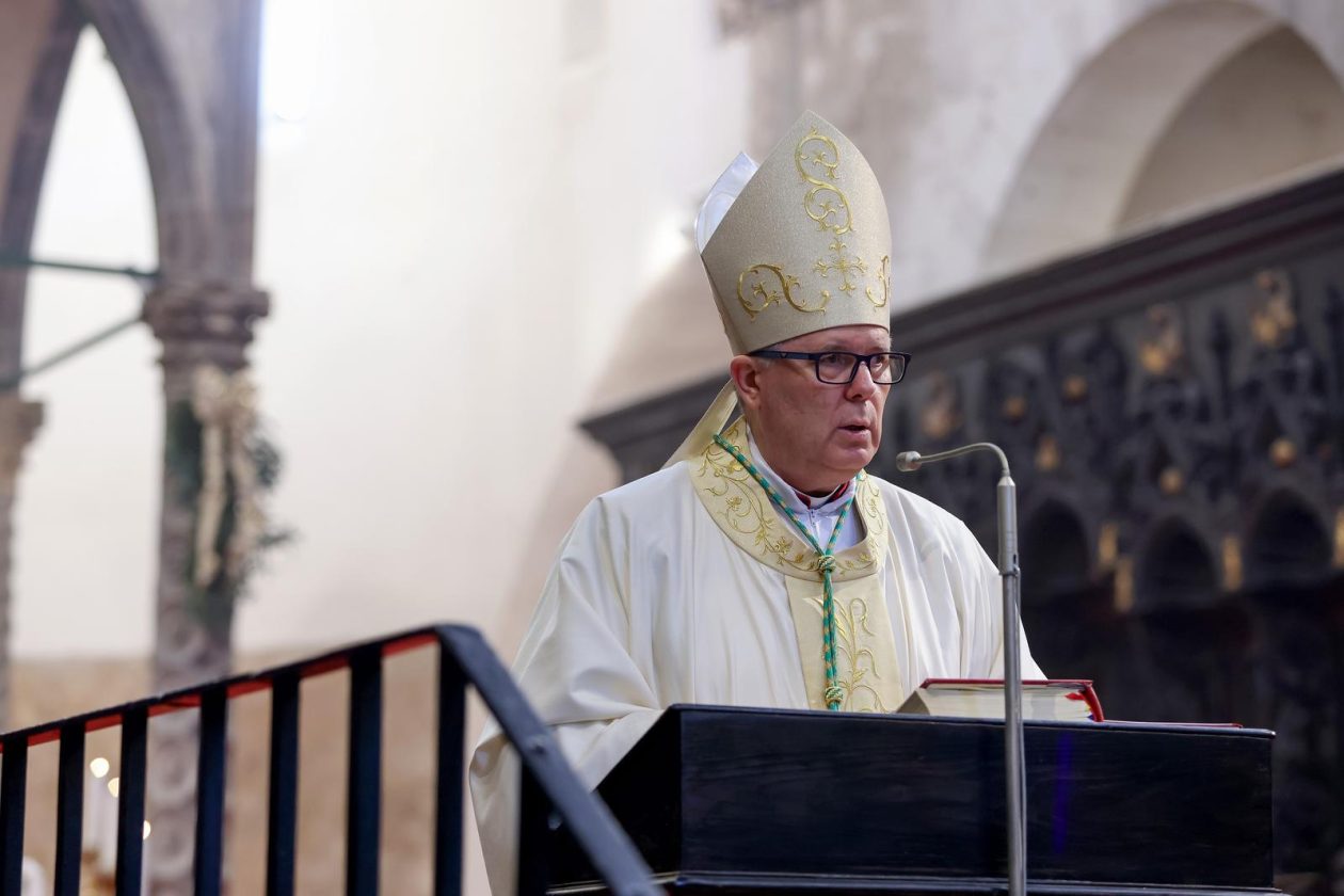 [FOTO] Zadarski nadbiskup Milan Zgrablić predvodio je svečano Božićno misno slavlje