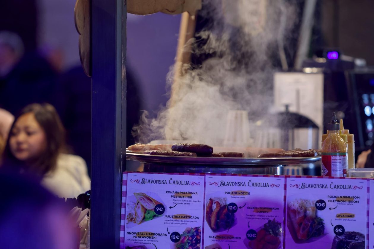 Zadar: Božićni koncert grupe Forum na Adventu u Zadru