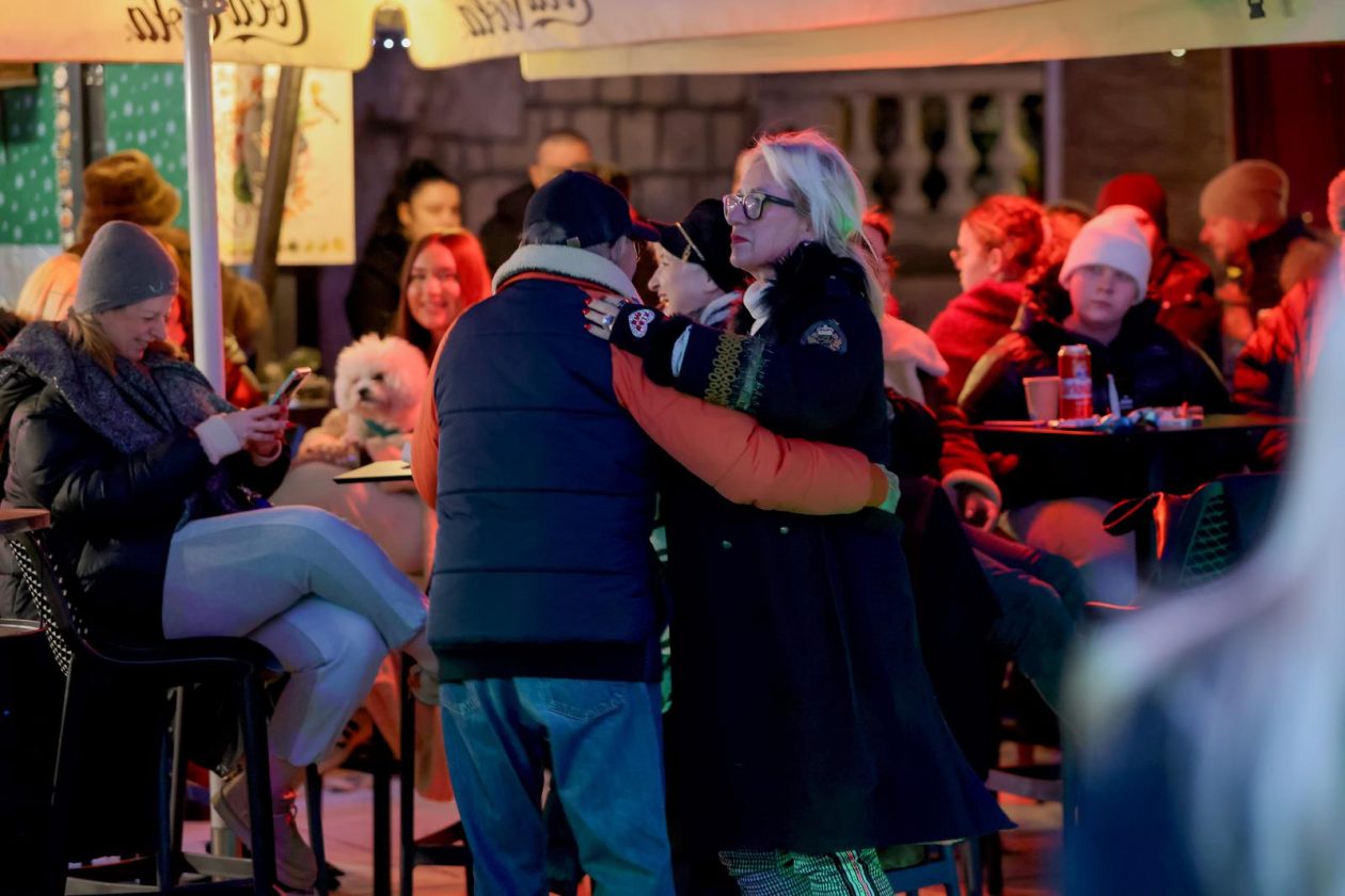 Zadar: Božićni koncert grupe Forum na Adventu u Zadru