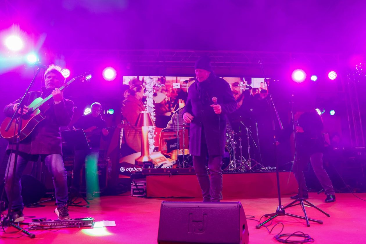 Zadar: Božićni koncert grupe Forum na Adventu u Zadru