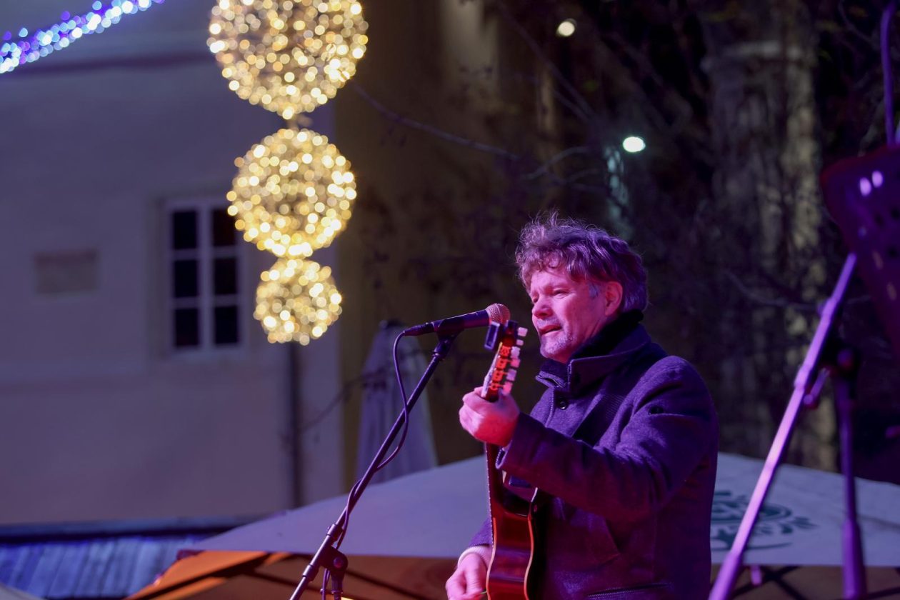 Zadar: Božićni koncert grupe Forum na Adventu u Zadru