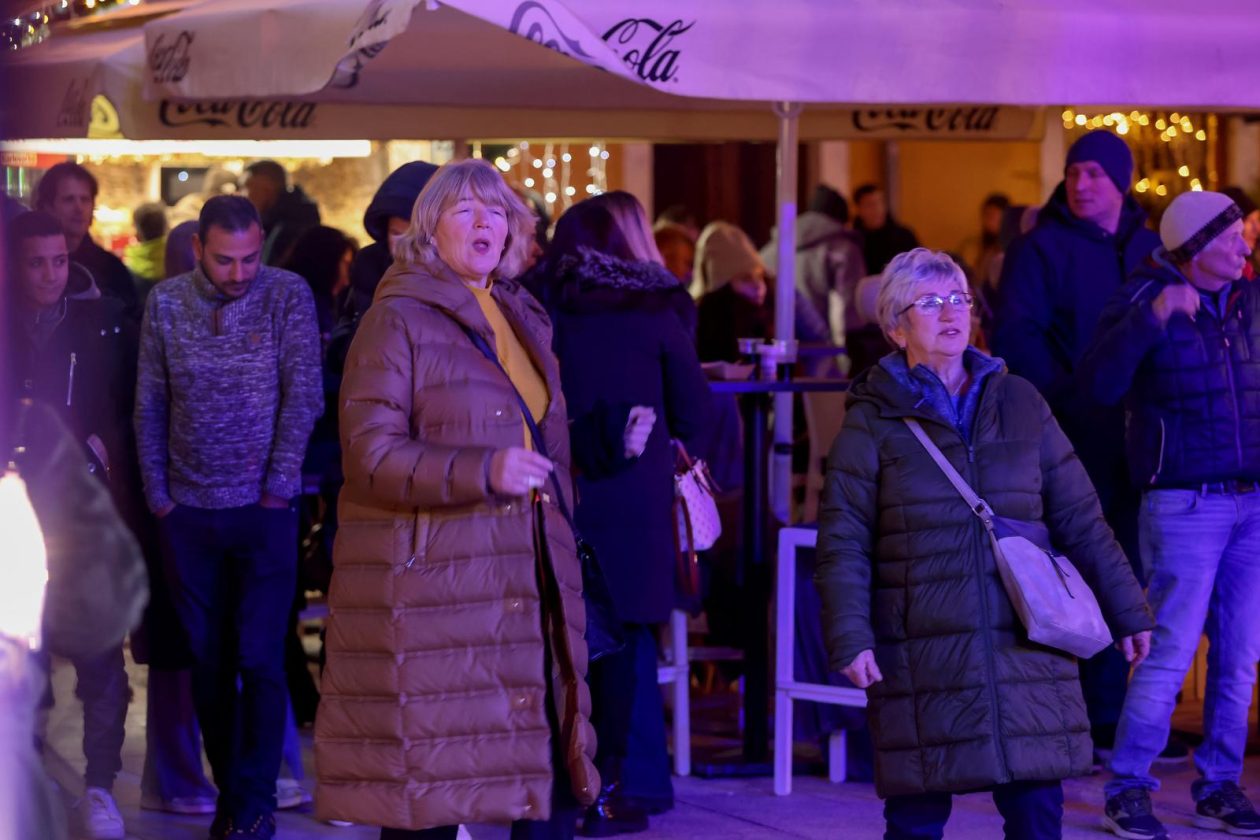 Zadar: Božićni koncert grupe Forum na Adventu u Zadru