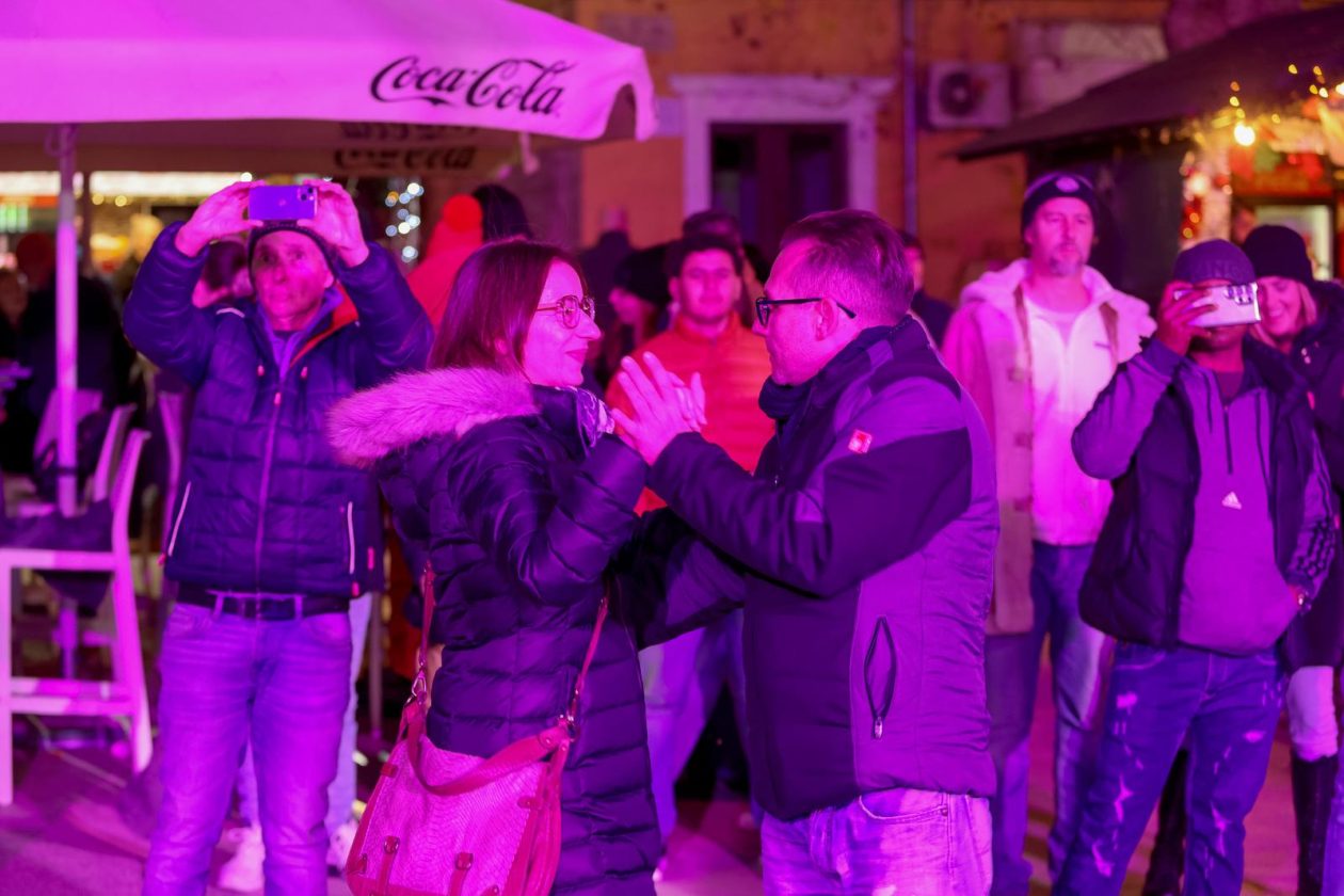 Zadar: Božićni koncert grupe Forum na Adventu u Zadru