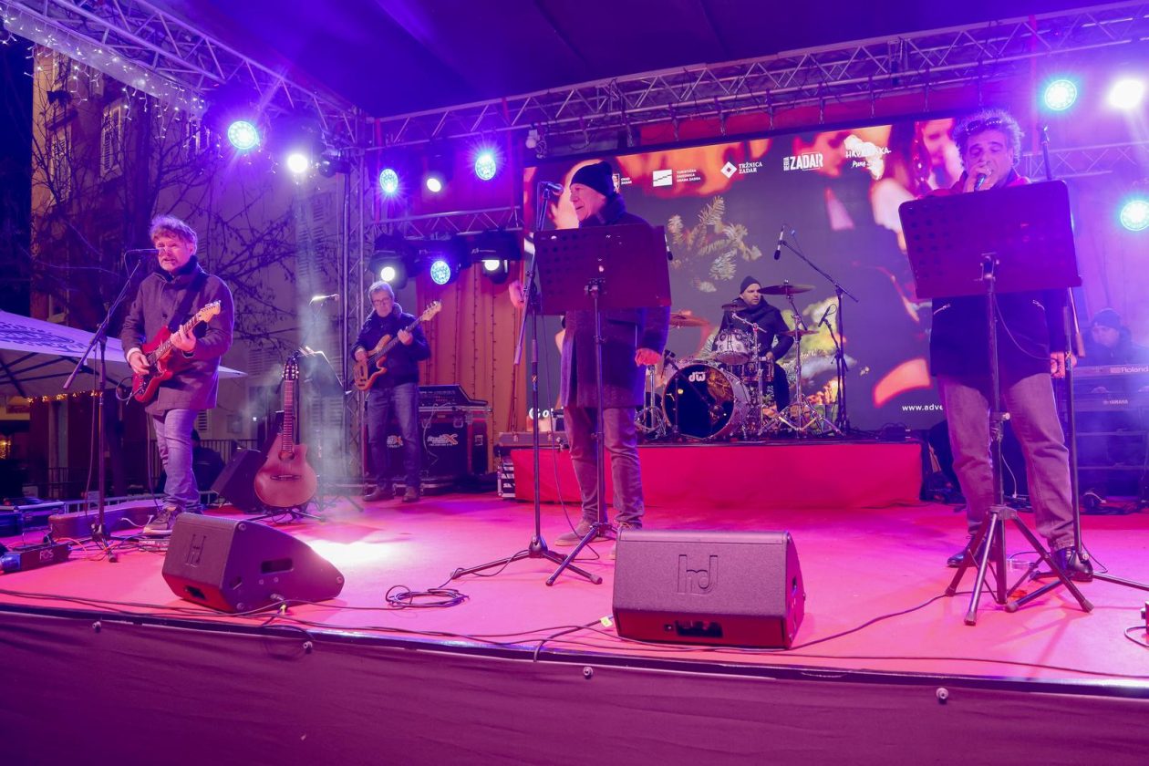 Zadar: Božićni koncert grupe Forum na Adventu u Zadru
