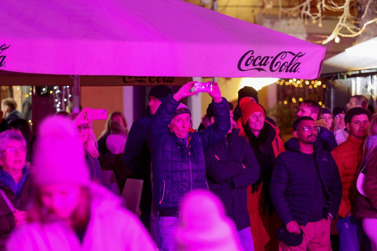 Zadar: Božićni koncert grupe Forum na Adventu u Zadru