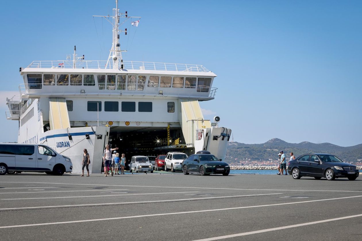 Trajektna luka Gaženica