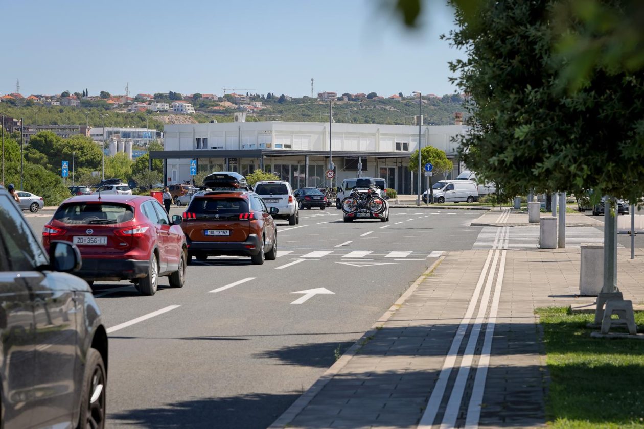 Trajektna luka Gaženica