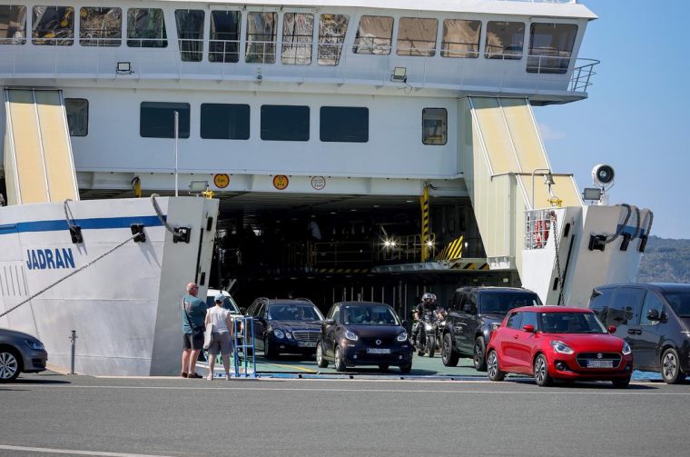 Trajektna luka Gaženica