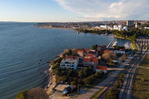 Zadar: Pogled iz zraka na spremnike goriva u Gaženici
