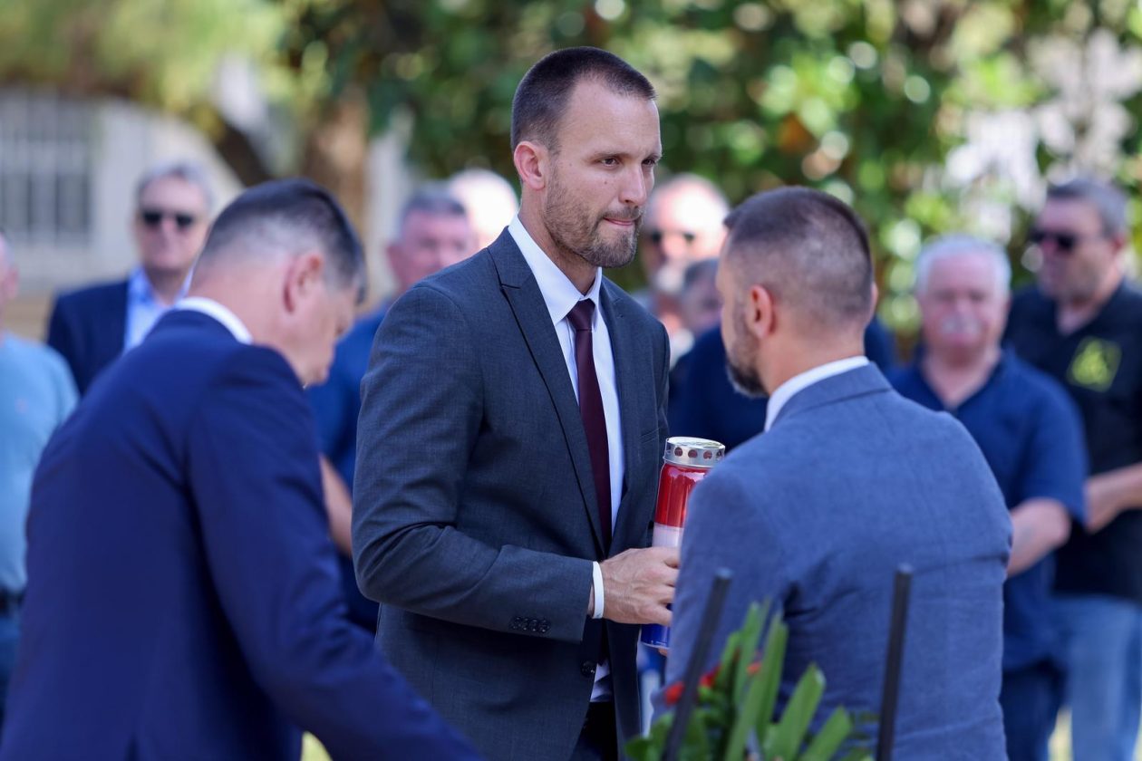Zadar: Polaganje vijenaca i odavanje počasti poginulim pripadnicima 112. brigade