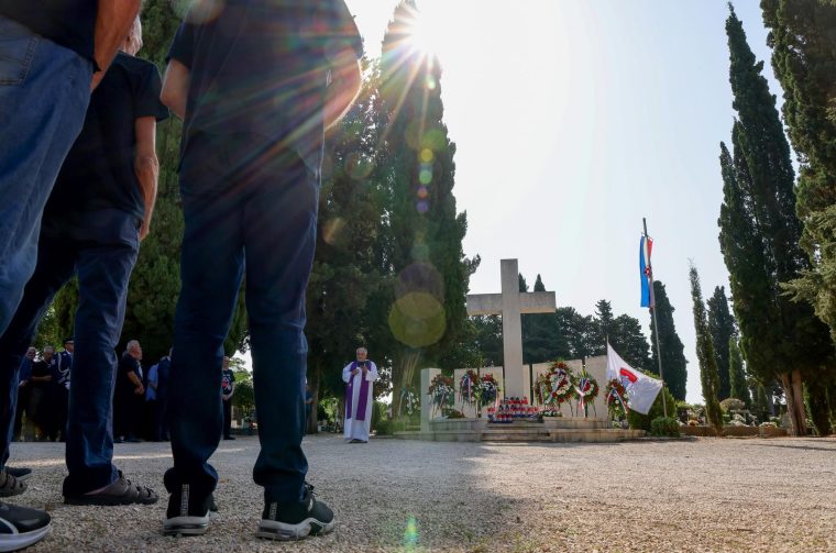 Zadar: Polaganje vijenaca i odavanje počasti poginulim pripadnicima 112. brigade