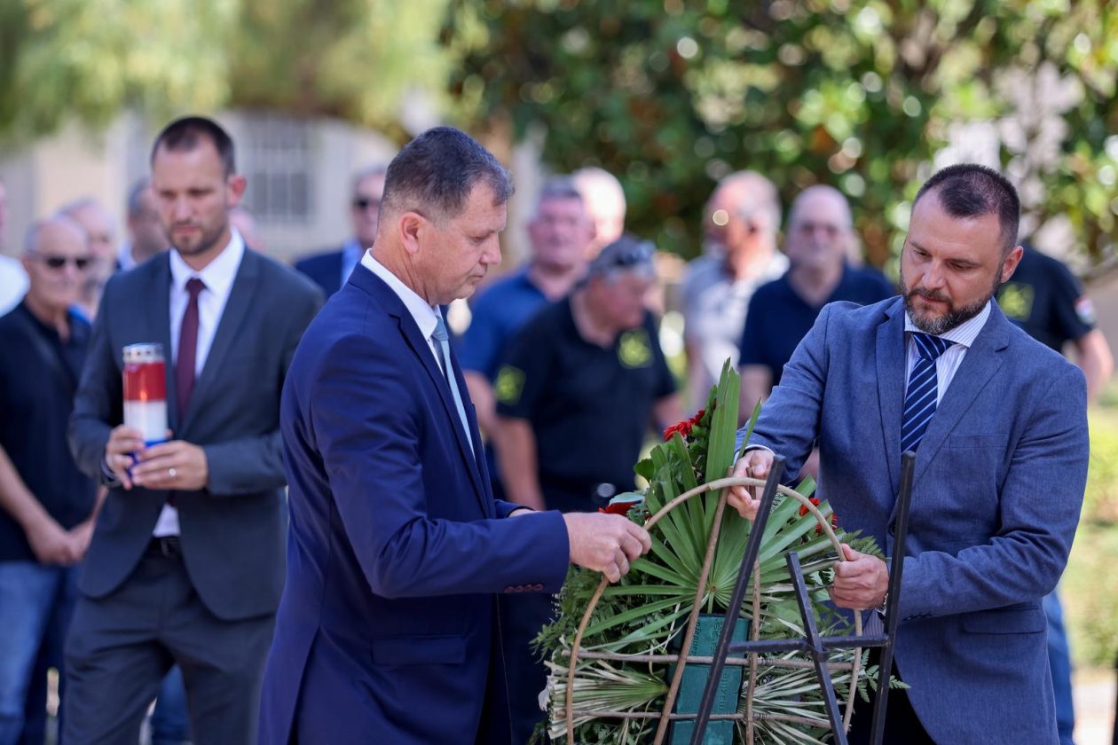 Zadar: Polaganje vijenaca i odavanje počasti poginulim pripadnicima 112. brigade