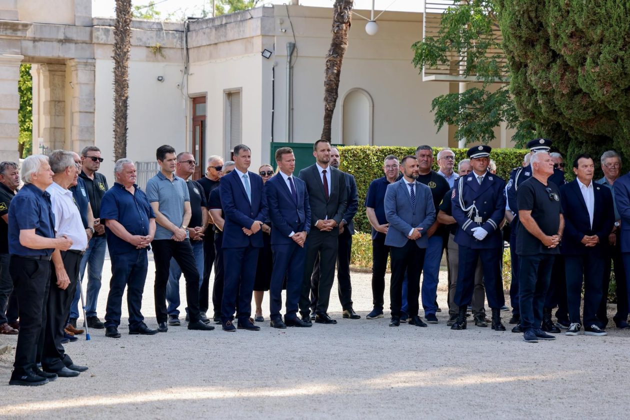 Zadar: Polaganje vijenaca i odavanje počasti poginulim pripadnicima 112. brigade