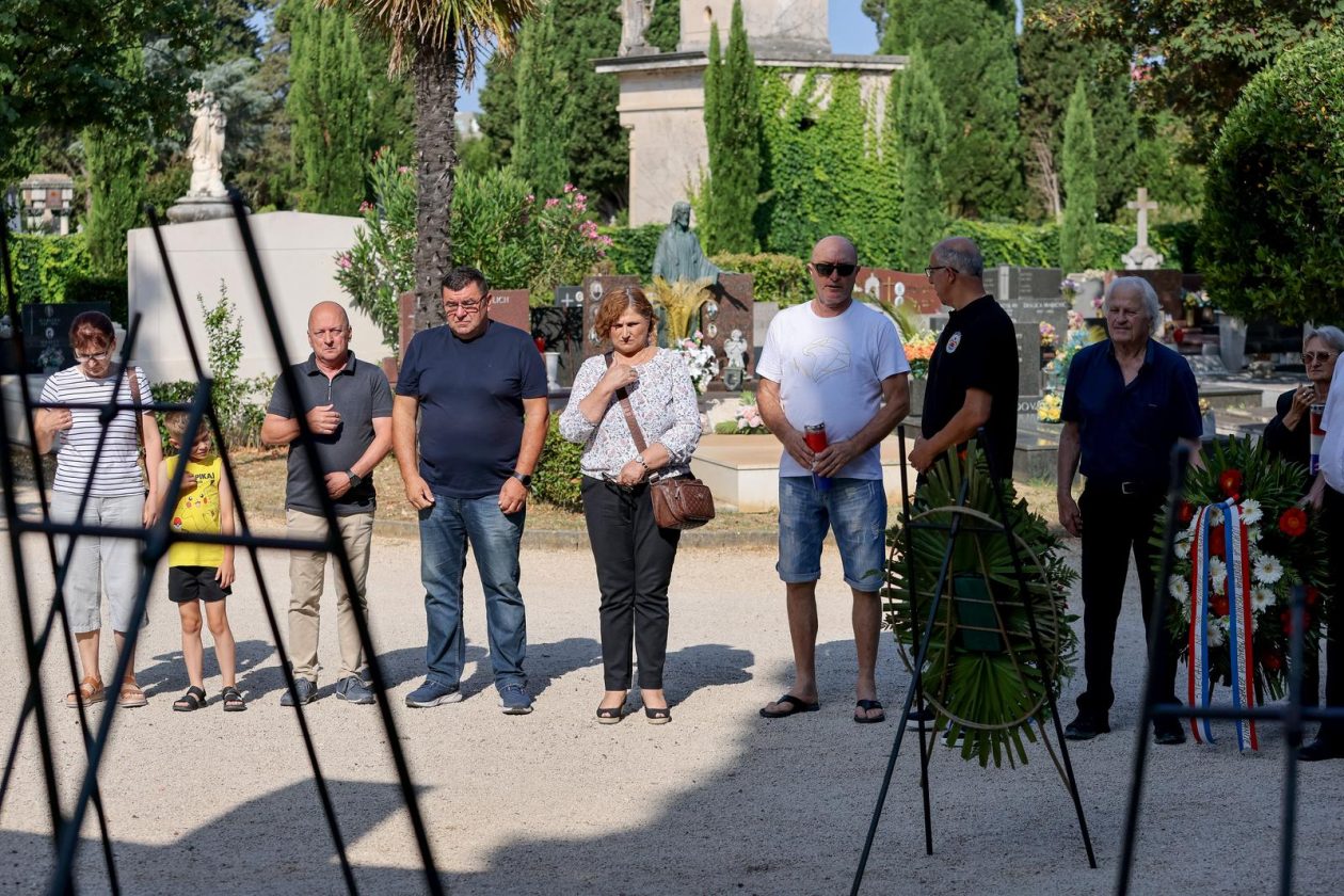 Zadar: Polaganje vijenaca i odavanje počasti poginulim pripadnicima 112. brigade