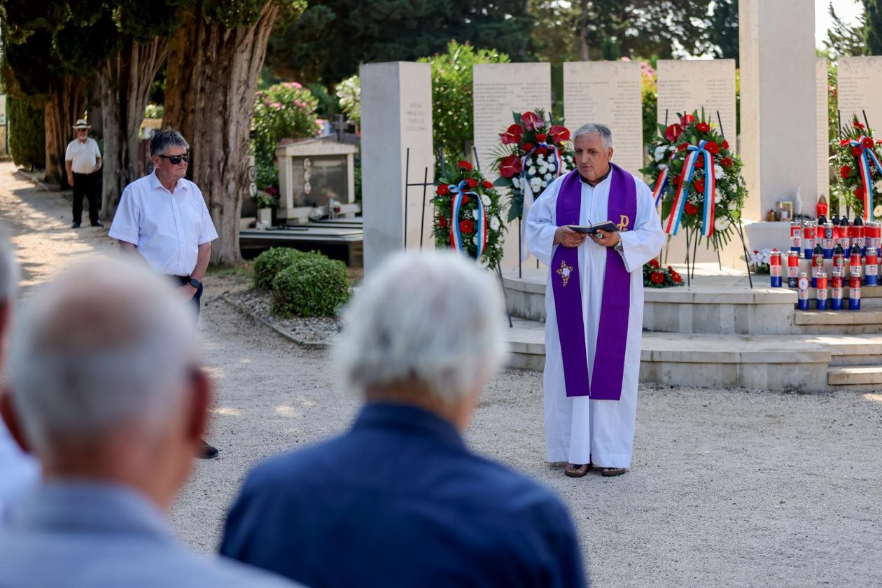 Zadar: Polaganje vijenaca i odavanje počasti poginulim pripadnicima 112. brigade