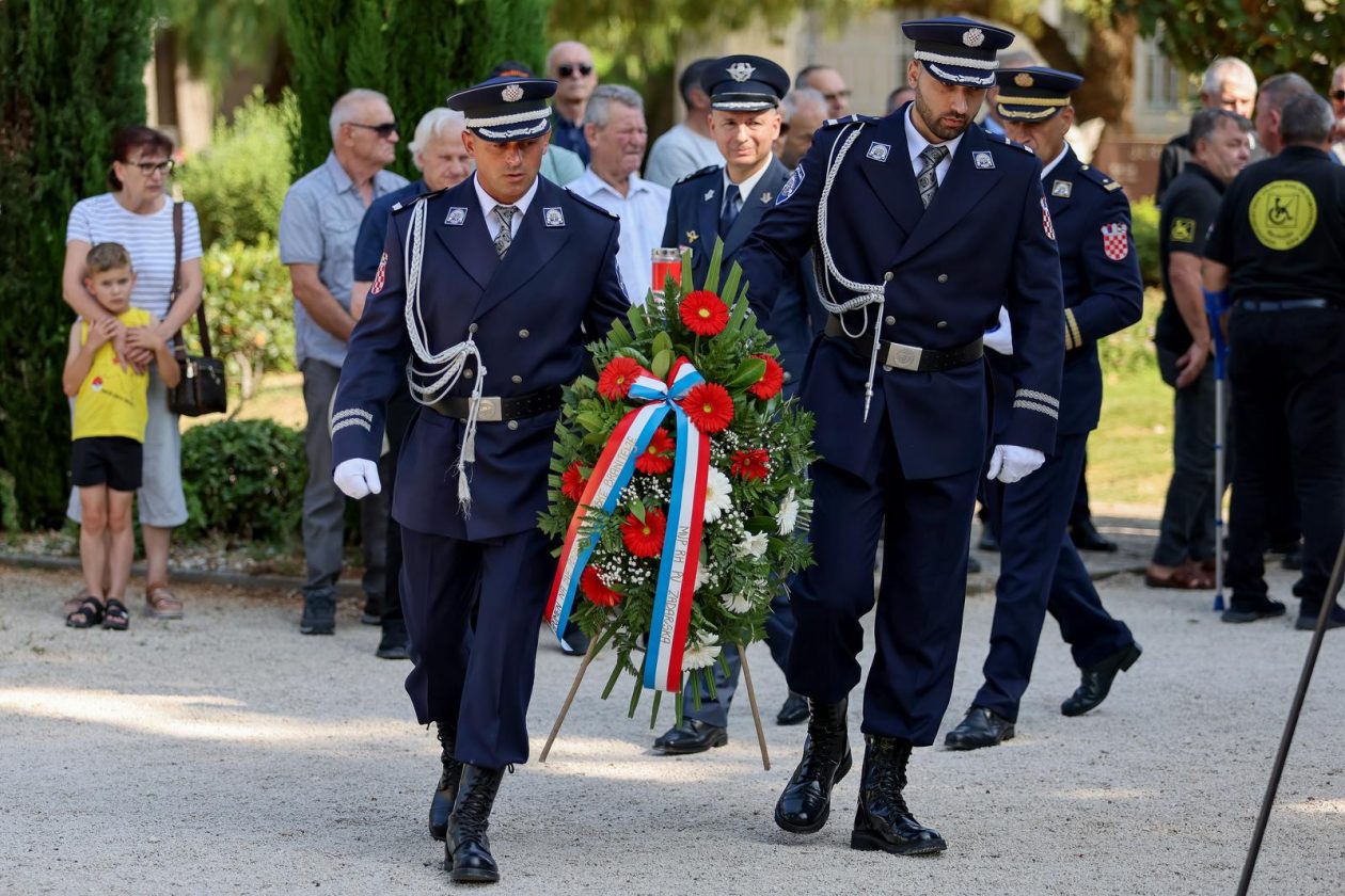 Zadar: Polaganje vijenaca i odavanje počasti poginulim pripadnicima 112. brigade