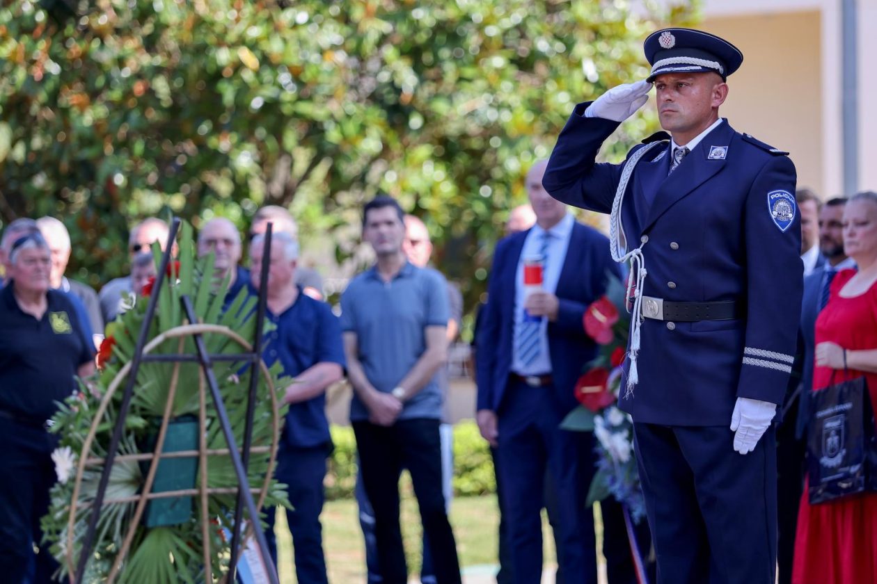 Zadar: Polaganje vijenaca i odavanje počasti poginulim pripadnicima 112. brigade