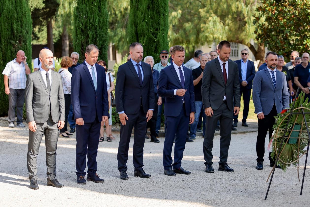 Zadar: Polaganje vijenaca i odavanje počasti poginulim pripadnicima 112. brigade