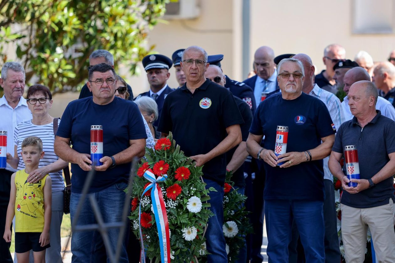 Zadar: Polaganje vijenaca i odavanje počasti poginulim pripadnicima 112. brigade