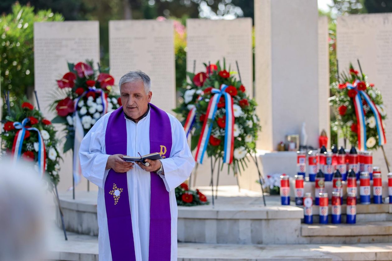 Zadar: Polaganje vijenaca i odavanje počasti poginulim pripadnicima 112. brigade