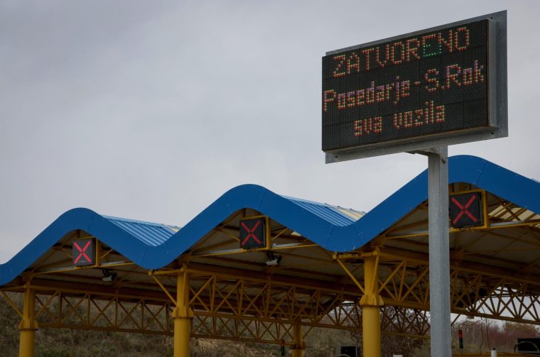 Posedarje - Zbog jake bure zatvorena je dionica autoceste A1 Posedarje - Sv. Rok