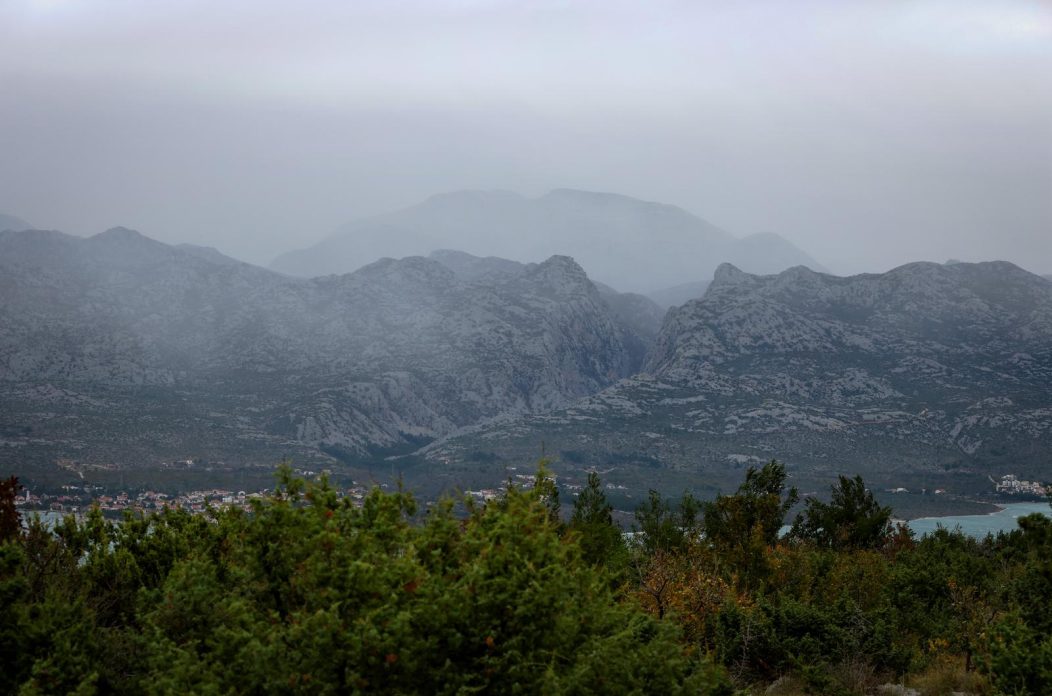 Vinjerac: Pogled na Velebit