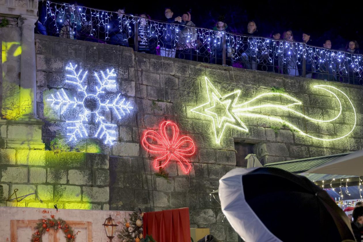 Zadar: Otvoren je Advent u Zadru Zadar: Otvoren je Advent u Zadru