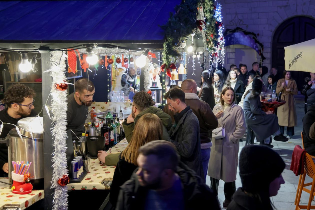 Zadar: Otvoren je Advent u Zadru Zadar: Otvoren je Advent u Zadru