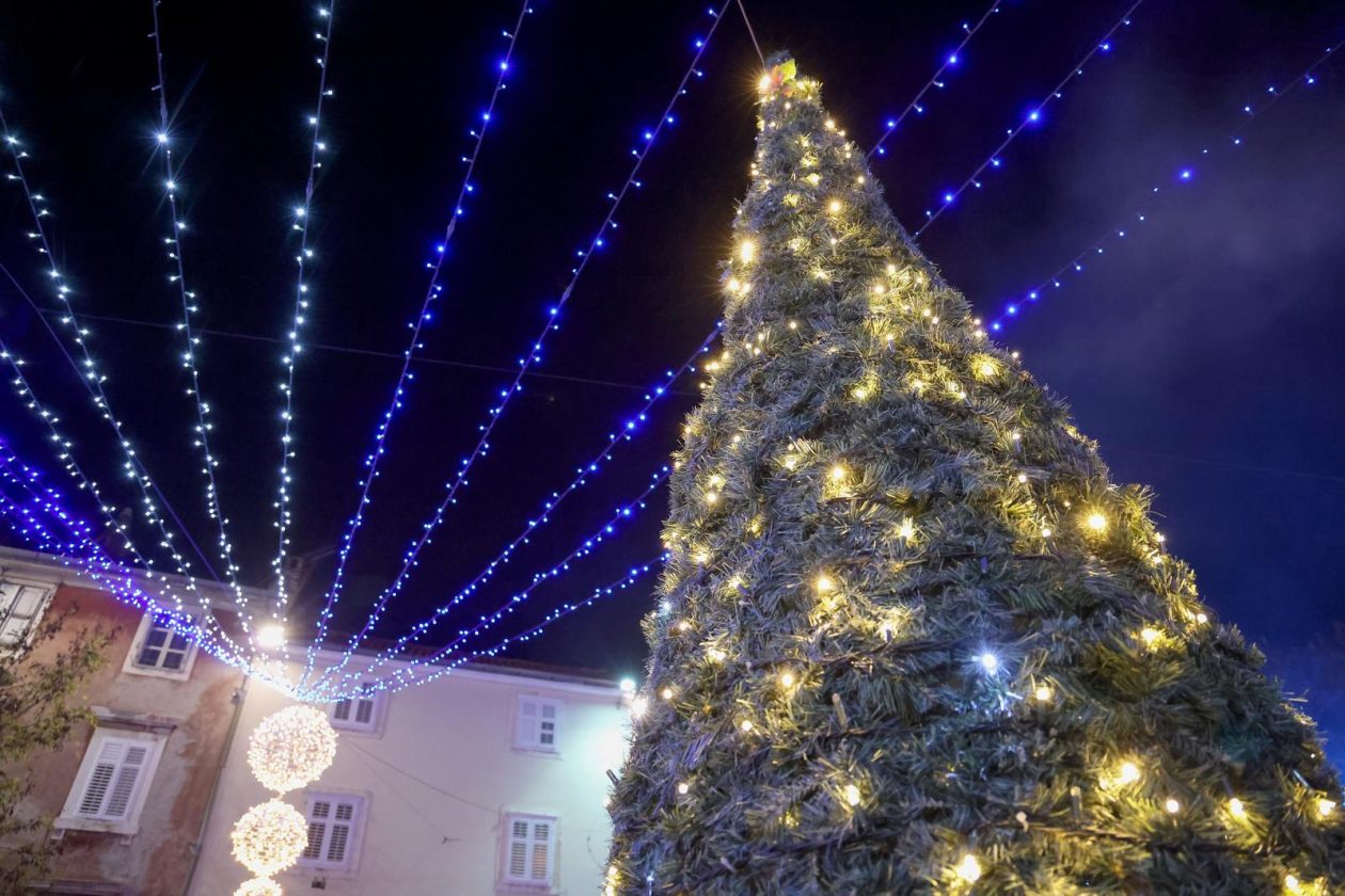 Zadar: Otvoren je Advent u Zadru Zadar: Otvoren je Advent u Zadru