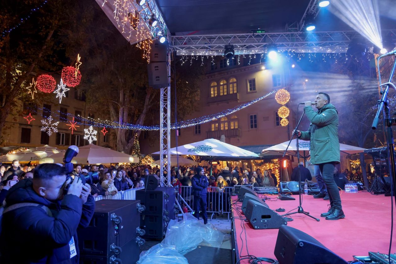Zadar: Otvoren je Advent u Zadru Zadar: Otvoren je Advent u Zadru