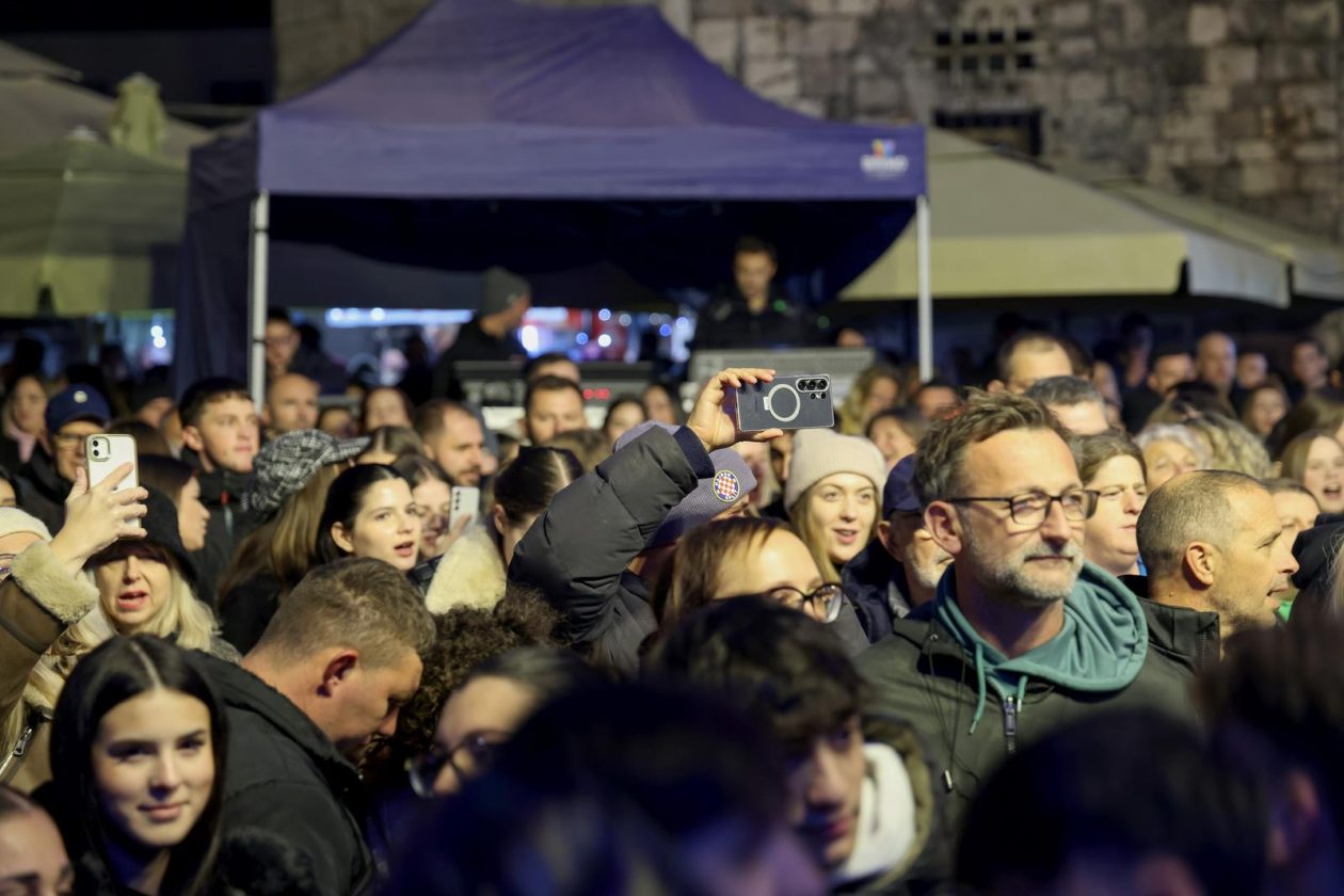 Zadar: Otvoren je Advent u Zadru Zadar: Otvoren je Advent u Zadru
