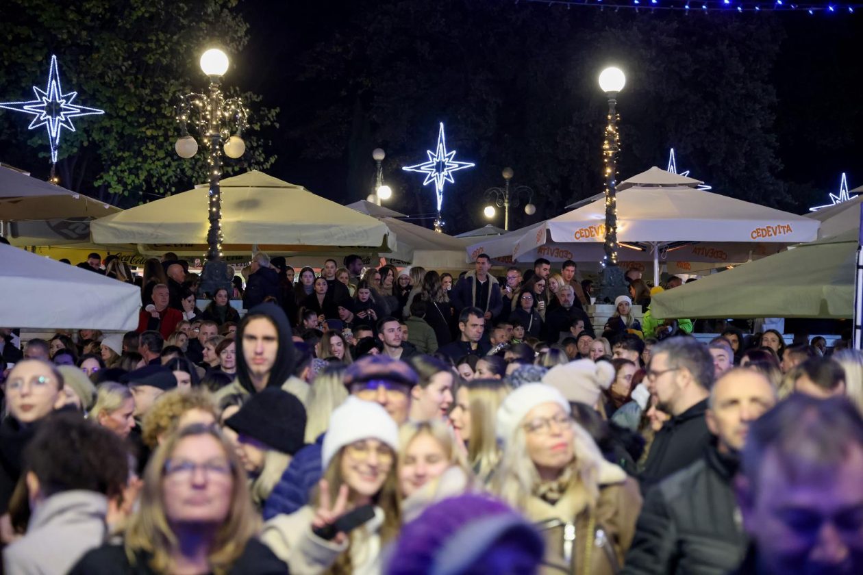 Zadar: Otvoren je Advent u Zadru Zadar: Otvoren je Advent u Zadru