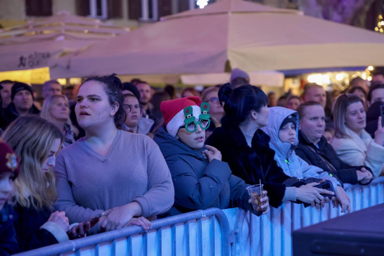 Zadar: Otvoren je Advent u Zadru Zadar: Otvoren je Advent u Zadru