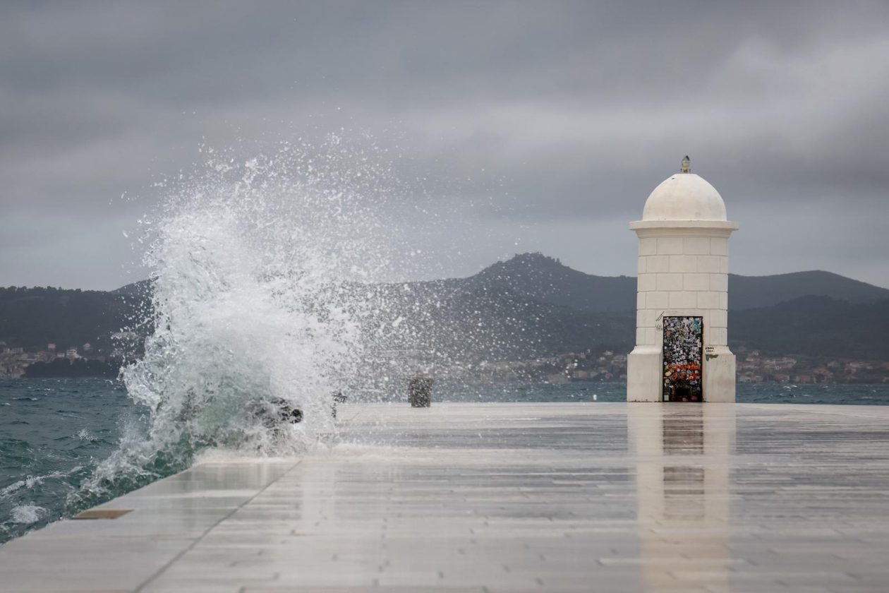 Zadar: Kiša i jugo u gradu
