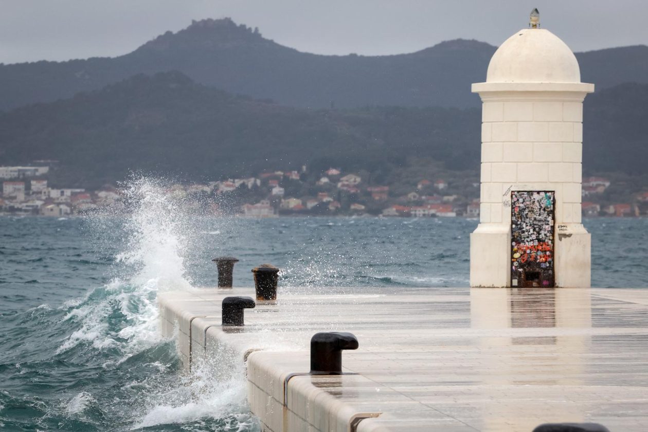 Zadar: Kiša i jugo u gradu