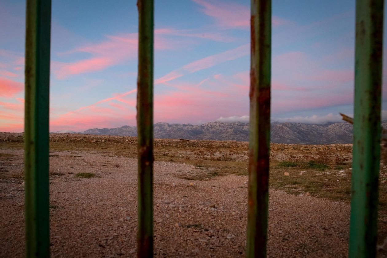 Pag: Boje zalaska iznad Velebita
