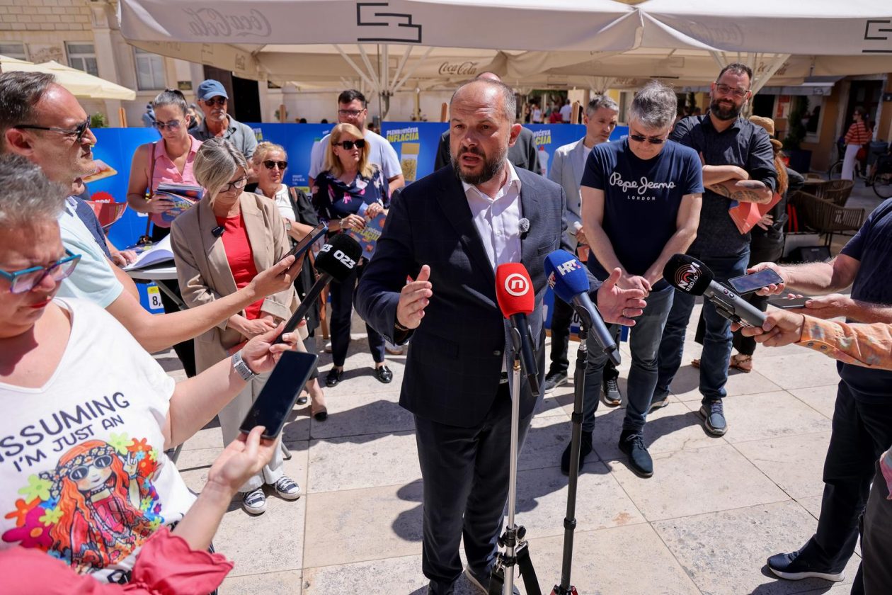 Zadar: Konferencija za medije povodom
zajedničke kampanje SDP-a i Možemo! “Plenkovićeva inflacija“ Zadar: Konferencija za medije povodom
zajedničke kampanje SDP-a i Možemo! “Plenkovićeva inflacija“