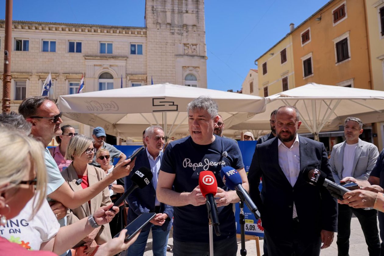 Zadar: Konferencija za medije povodom
zajedničke kampanje SDP-a i Možemo! “Plenkovićeva inflacija“ Zadar: Konferencija za medije povodom
zajedničke kampanje SDP-a i Možemo! “Plenkovićeva inflacija“