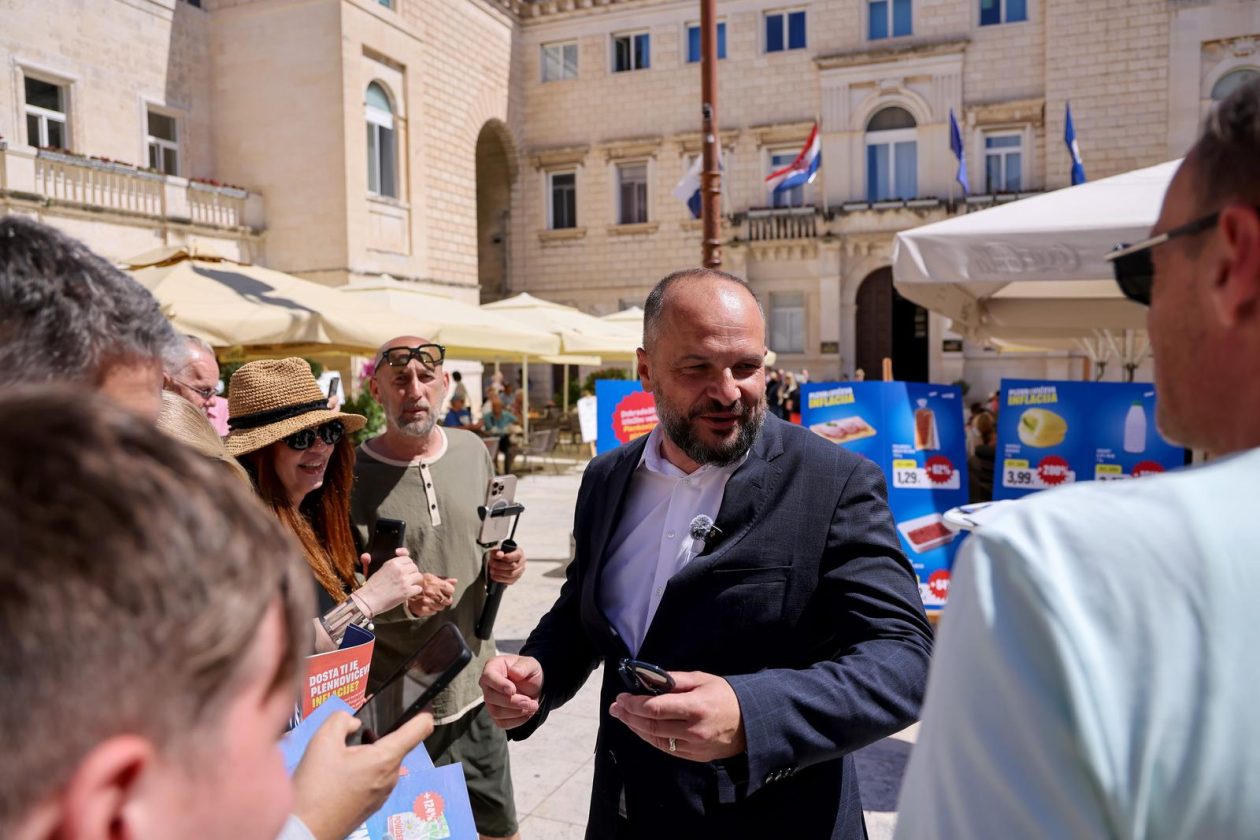 Zadar: Konferencija za medije povodom
zajedničke kampanje SDP-a i Možemo! “Plenkovićeva inflacija“ Zadar: Konferencija za medije povodom
zajedničke kampanje SDP-a i Možemo! “Plenkovićeva inflacija“