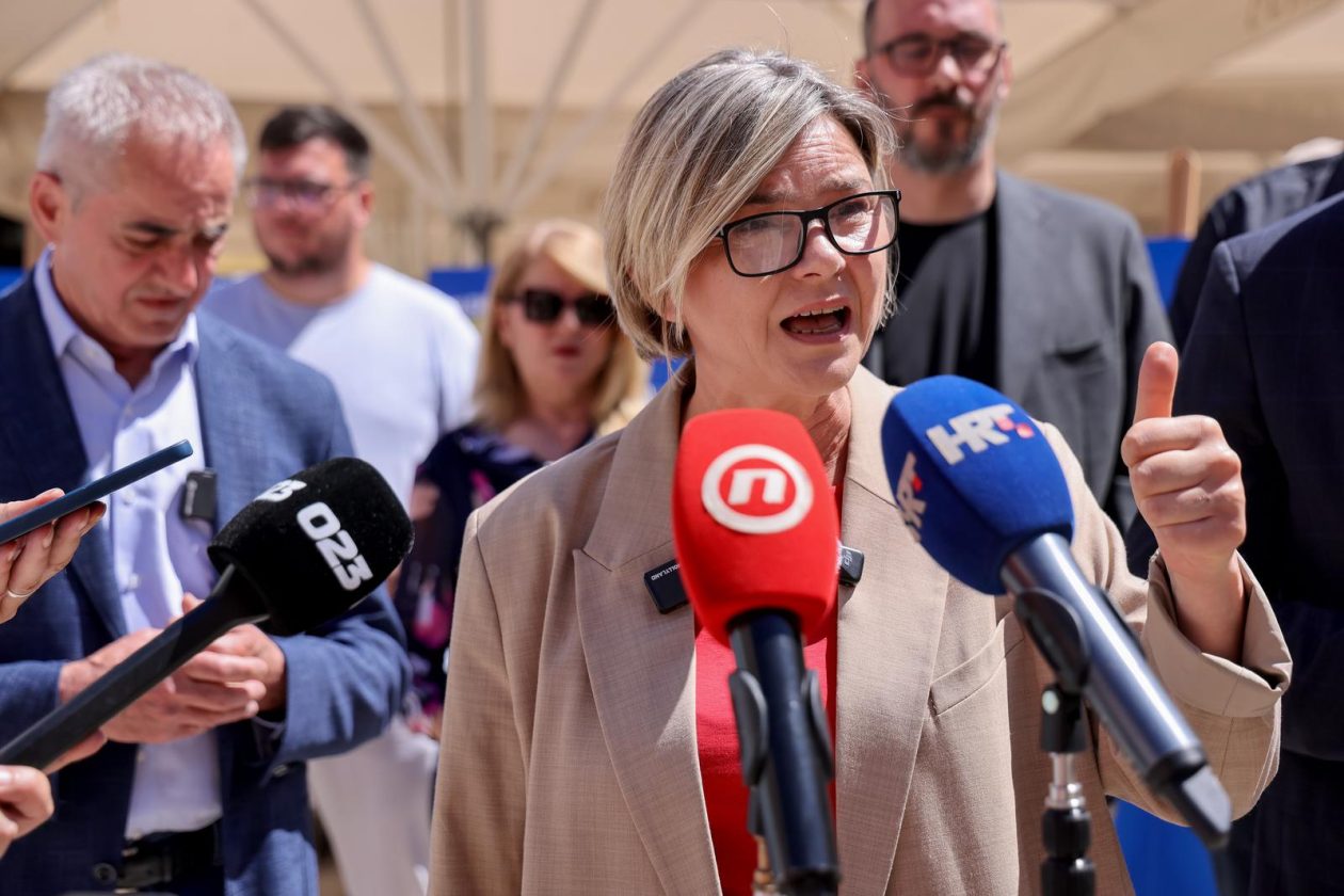 Zadar: Konferencija za medije povodom
zajedničke kampanje SDP-a i Možemo! “Plenkovićeva inflacija“ Zadar: Konferencija za medije povodom
zajedničke kampanje SDP-a i Možemo! “Plenkovićeva inflacija“