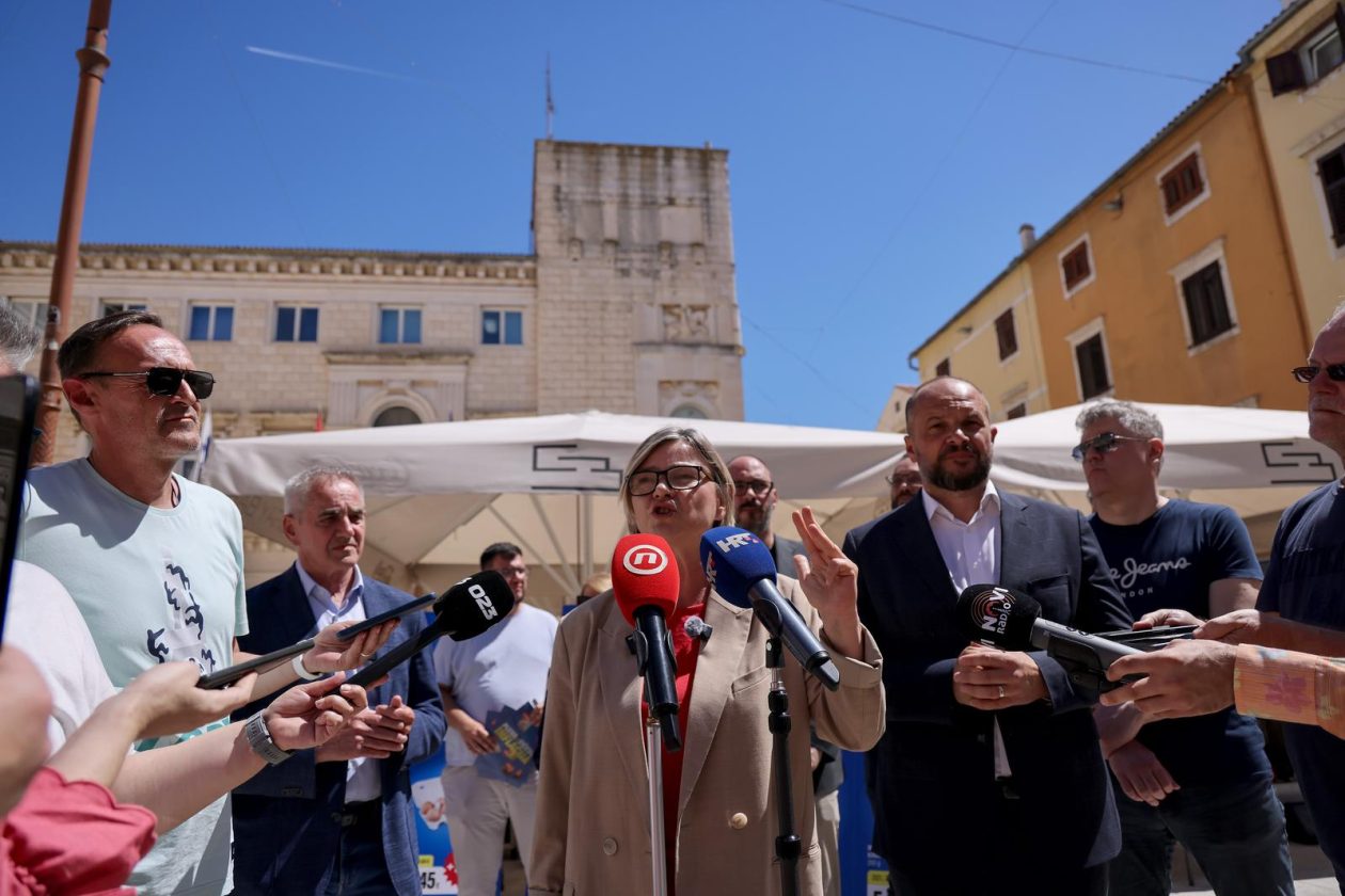 Zadar: Konferencija za medije povodom
zajedničke kampanje SDP-a i Možemo! “Plenkovićeva inflacija“ Zadar: Konferencija za medije povodom
zajedničke kampanje SDP-a i Možemo! “Plenkovićeva inflacija“
