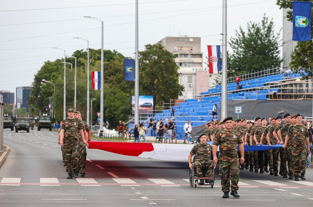 Svečani vojni mimohod u čast Oluje Svečani vojni mimohod u čast Oluje