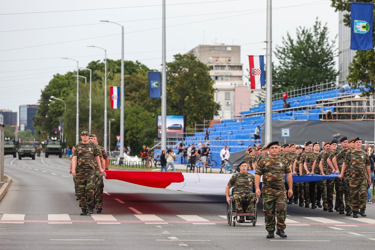 Svečani vojni mimohod u čast Oluje