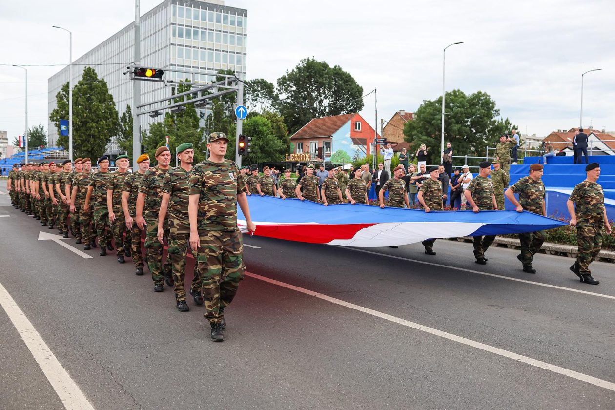 Svečani vojni mimohod u čast Oluje