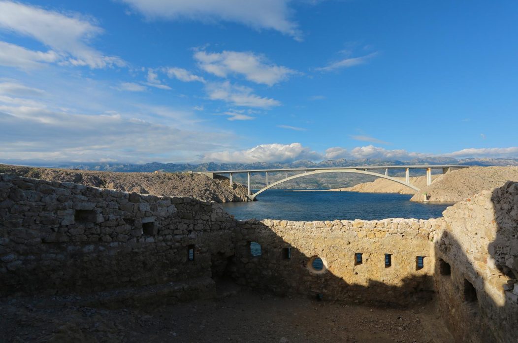 Otok Pag: Utvrda Fortica u prošlosti je kontrolirala prolaz između otoka i kopna