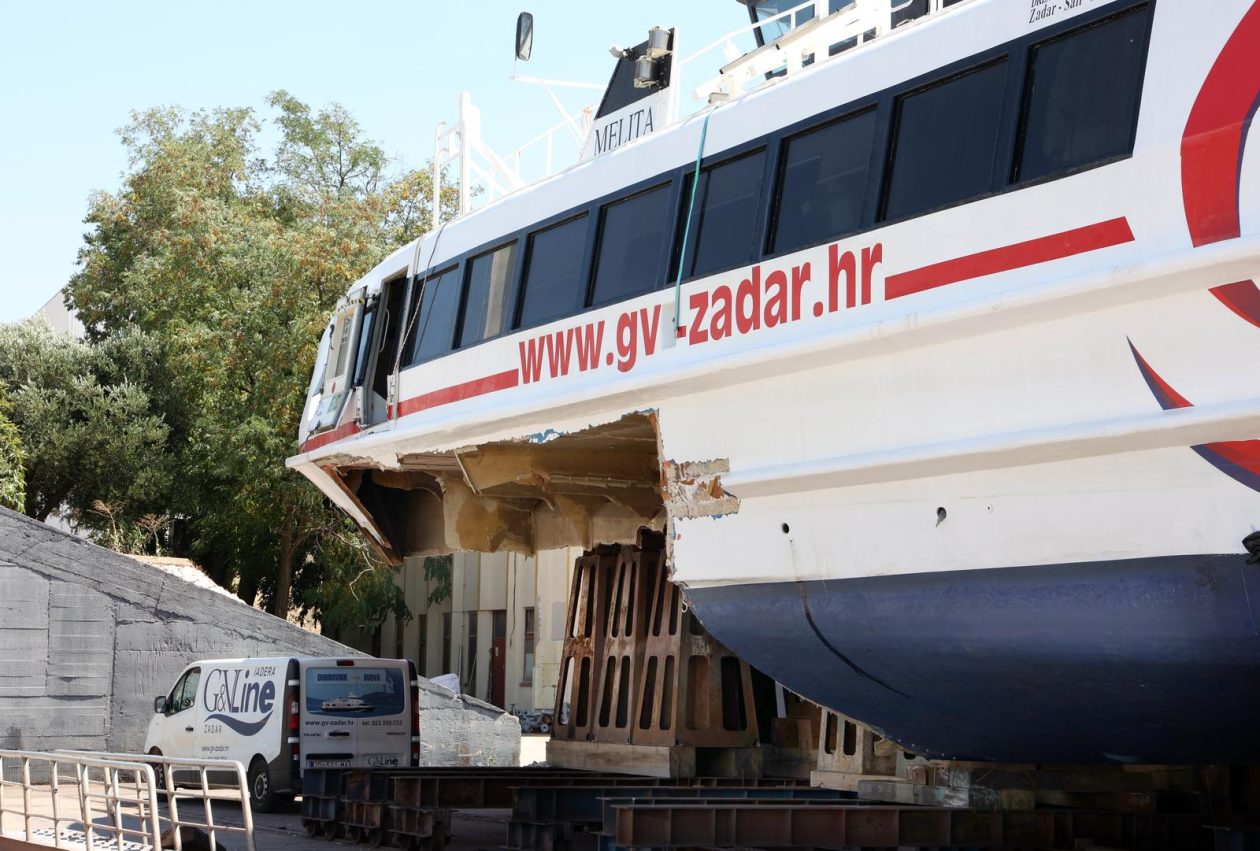 Oštećeni katamaran Melita dotegljen u ibensko brodogradilište Iskra