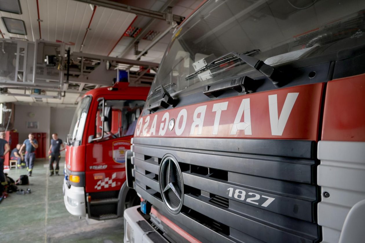 Zadarski vatrogasci odali počast stradalima u velikoj tragediji na Kornatima Zadarski vatrogasci odali počast stradalima u velikoj tragediji na Kornatima