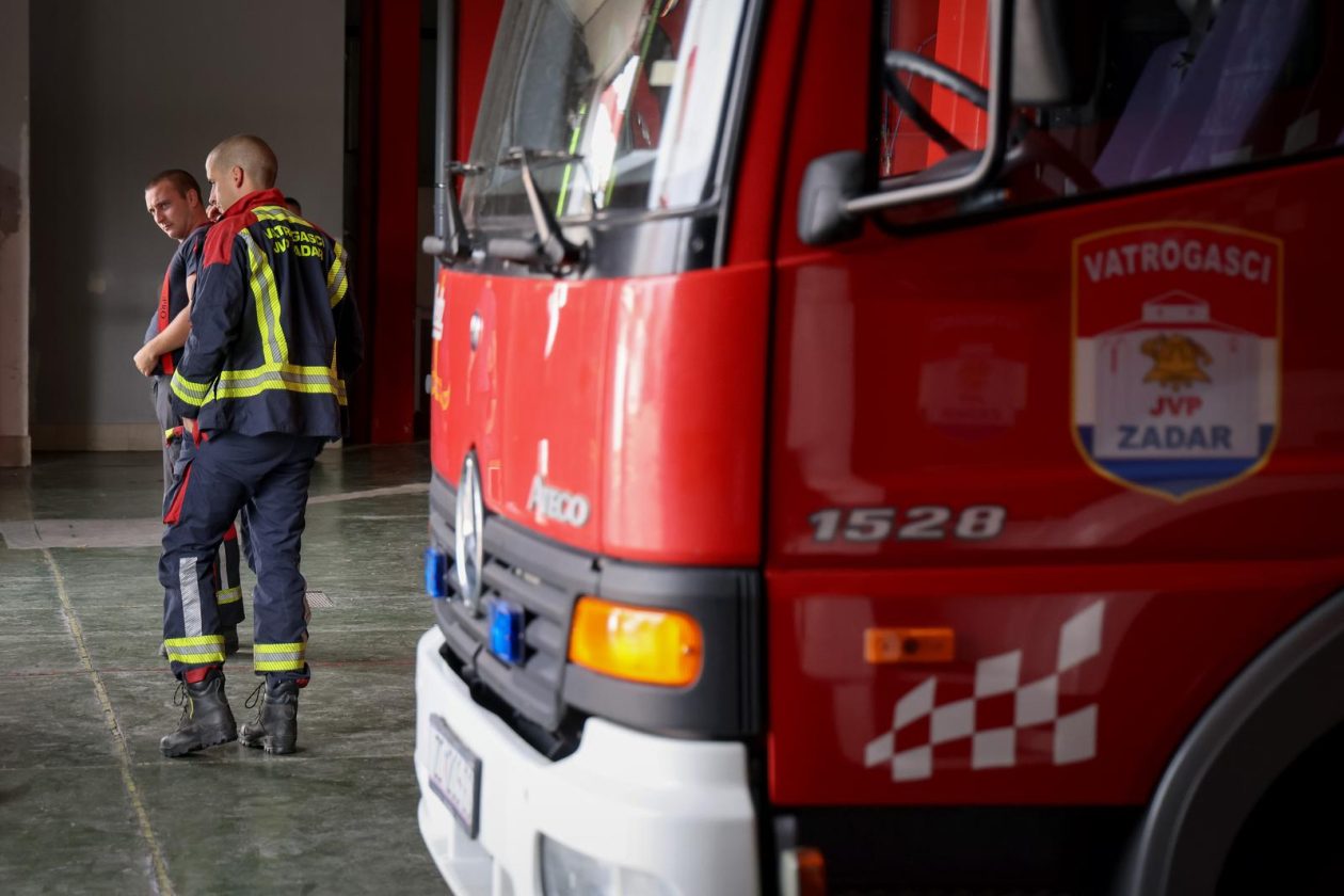Zadarski vatrogasci odali počast stradalima u velikoj tragediji na Kornatima Zadarski vatrogasci odali počast stradalima u velikoj tragediji na Kornatima